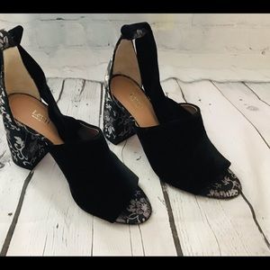 LEWIT Black Liliana Velvet Ribbon Chunky Ankle Block Heel